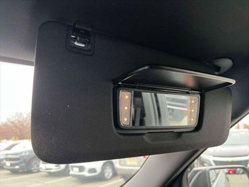 Used 2023 Chevrolet Traverse LT image 32