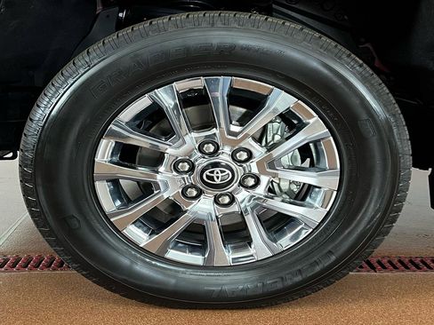 Used 2024 Toyota Tacoma Limited w/ Limited Package (LT) image 8