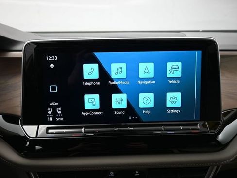 Used 2024 Volkswagen Atlas SE image 18