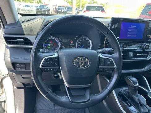 Used 2023 Toyota Highlander LE image 10