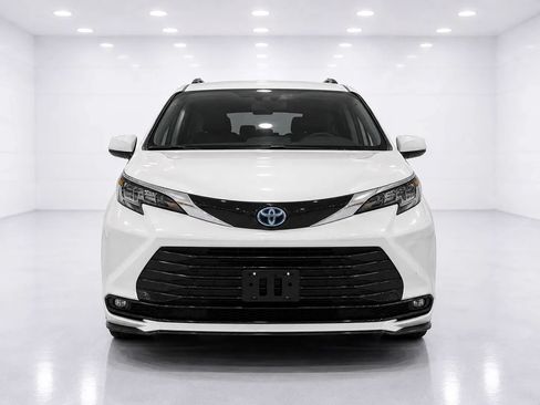 Used 2023 Toyota Sienna LE AWD/4WD image 8