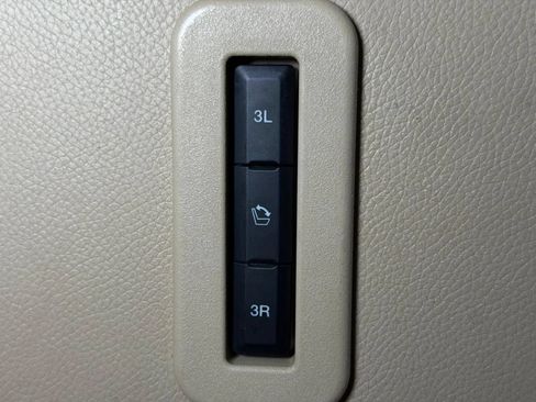 Used 2016 Ford Expedition EL XLT w/ Equipment Group 202A AWD/4WD image 19