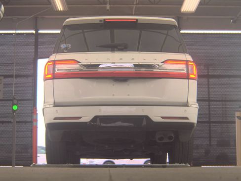 Used 2019 Lincoln Navigator L Reserve AWD/4WD image 10