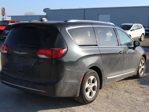 Used 2017 Chrysler Pacifica Touring-L Plus image 6