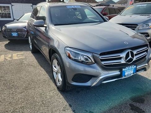 Used 2018 Mercedes-Benz GLC 300 GLC 300 4MATIC SUV image 3
