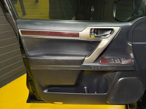 Used 2014 Lexus GX 460 image 30