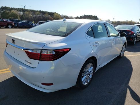 Used 2013 Lexus ES 300h w/ Luxury Pkg image 4