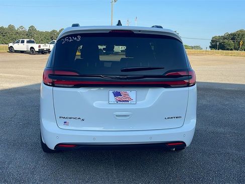 New 2025 Chrysler Pacifica Limited image 6