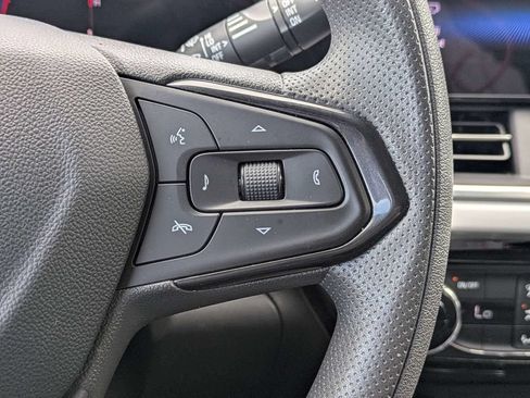 Used 2025 Chevrolet Trax LT FWD image 25