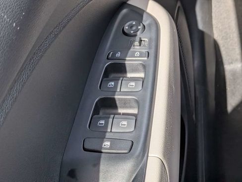 Used 2025 Hyundai Venue SEL FWD image 26
