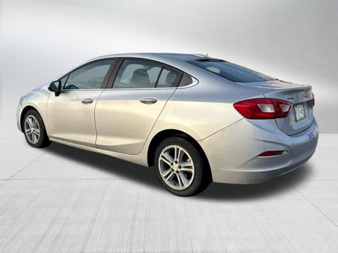 Used 2017 Chevrolet Cruze LT image 5
