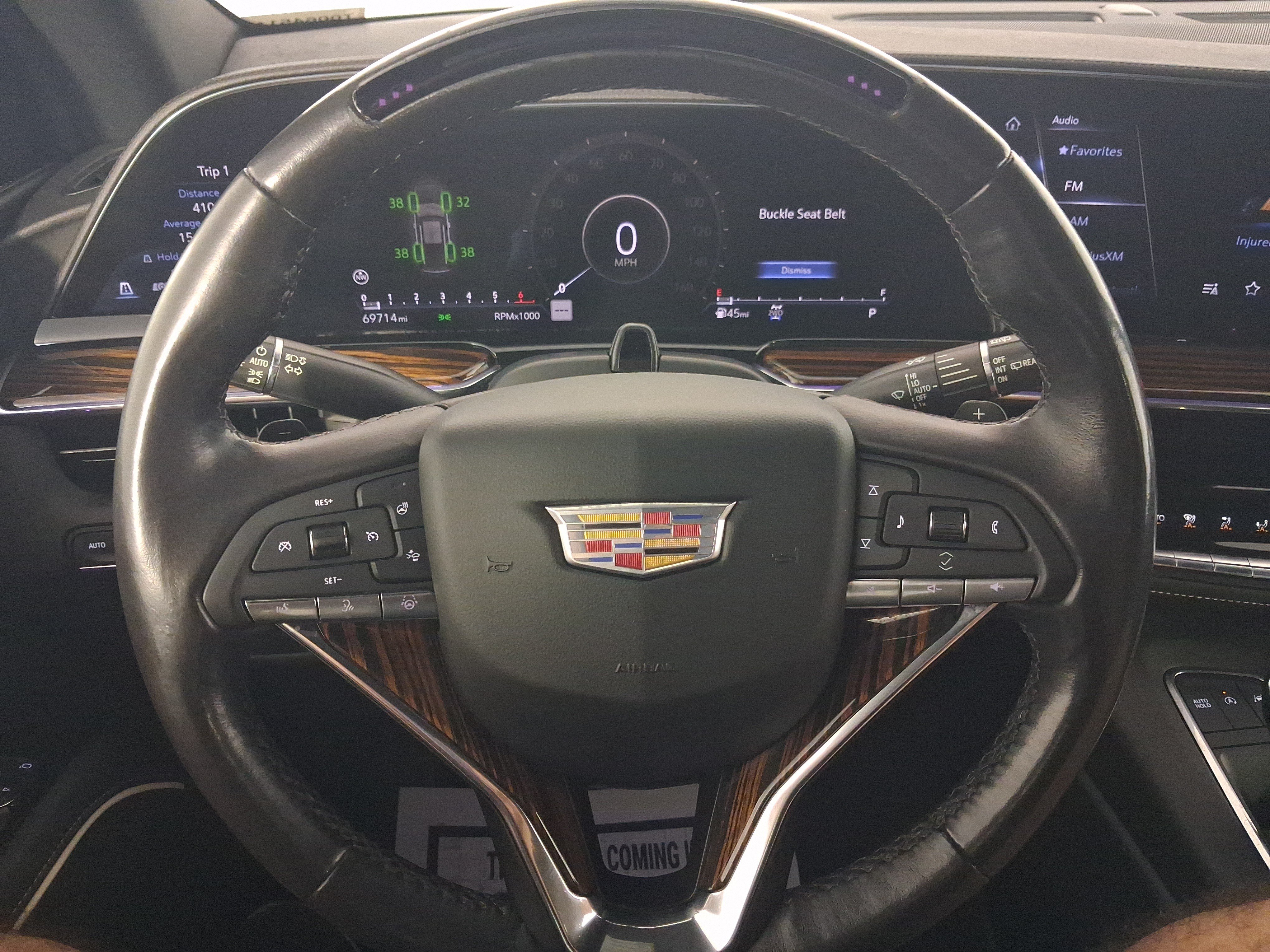Used 2022 Cadillac Escalade Premium Luxury AWD/4WD image 18