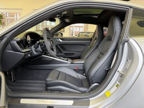 Used 2022 Porsche 911 Turbo image 35