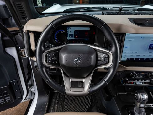 Used 2023 Ford Bronco Wildtrak image 18