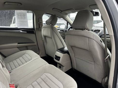 Used 2020 Ford Fusion SE image 13