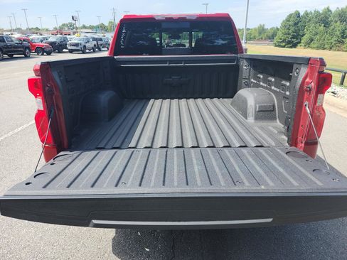 Used 2025 Chevrolet Silverado 1500 High Country AWD/4WD image 11