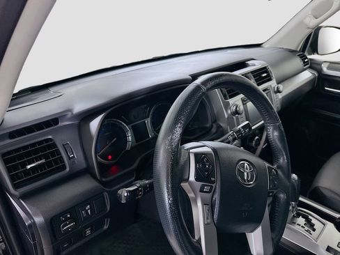 Used 2017 Toyota 4Runner SR5 Premium image 9