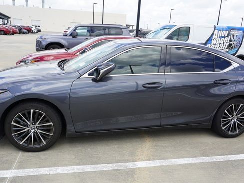 Used 2024 Lexus ES 350 w/ Premium Package FWD image 4