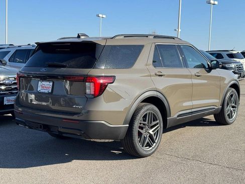 New 2026 Ford Explorer ST-Line w/ ST-Line Street Pack image 3