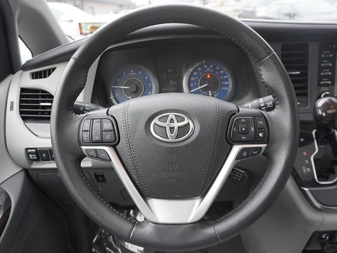 Used 2018 Toyota Sienna XLE w/ XLE Navigation Package image 48