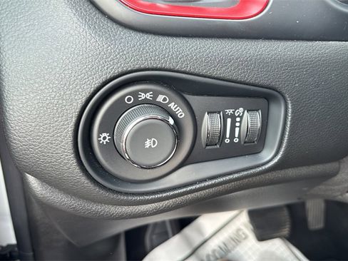 Used 2023 Jeep Renegade Latitude image 22