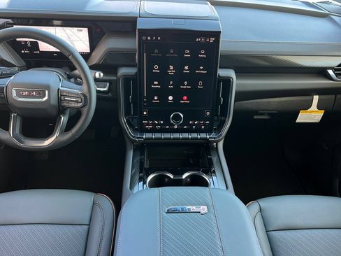 New 2026 GMC Yukon XL AT4 AWD/4WD image 12