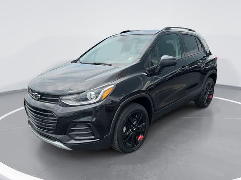 Used 2020 Chevrolet Trax LT w/ Sun & Sound Package AWD/4WD image 9