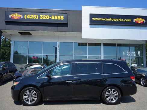 Used 2015 Honda Odyssey Touring Elite image 2