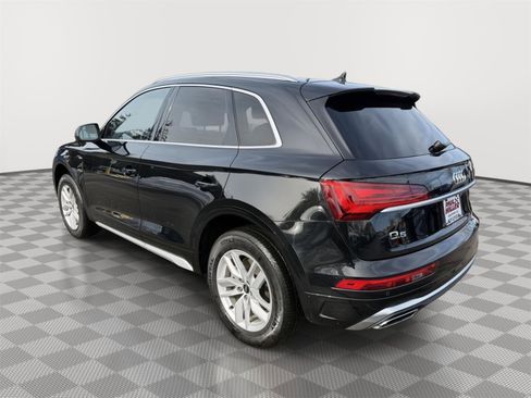 Used 2023 Audi Q5 2.0T Premium w/ Convenience Package image 4