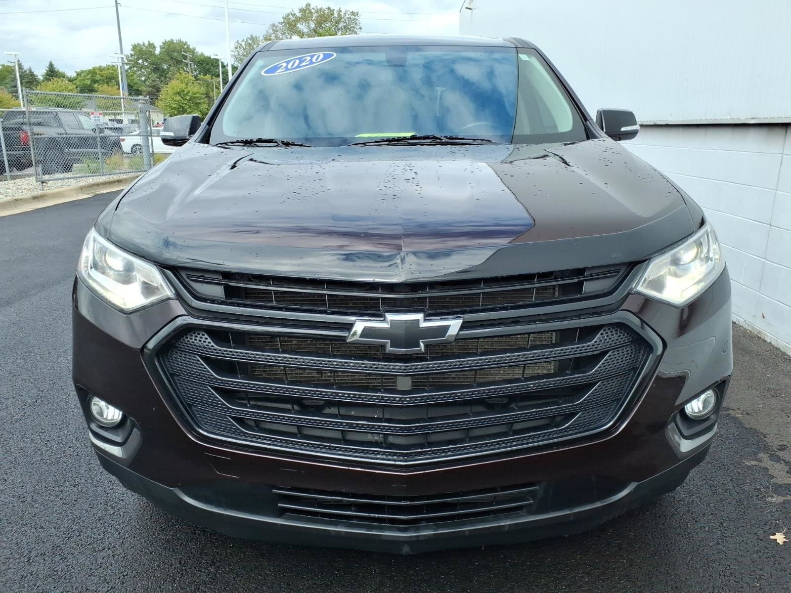 Used 2020 Chevrolet Traverse LT FWD image 2