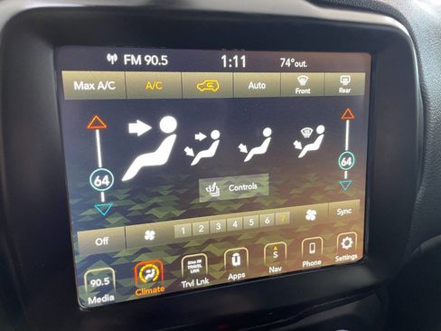 Used 2023 Jeep Renegade Latitude w/ Premium Group image 33