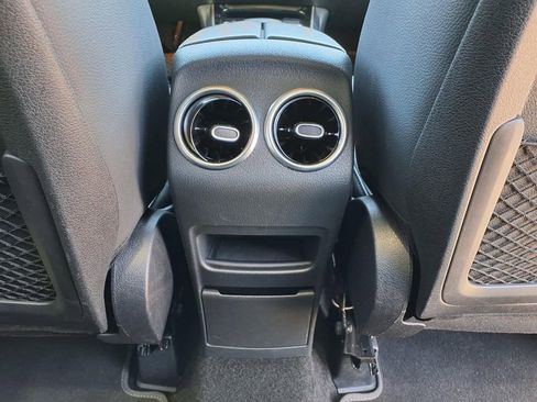 Used 2023 Mercedes-Benz GLB 250 4MATIC w/ Premium Package image 17