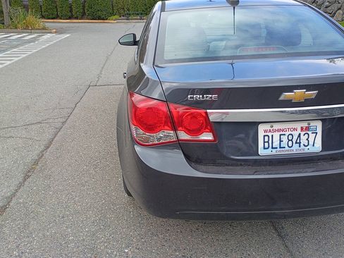 Used 2015 Chevrolet Cruze LS FWD image 7