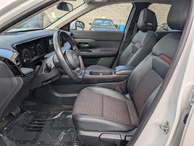 Used 2025 Nissan Kicks SR w/ SR Premium Package AWD/4WD image 16