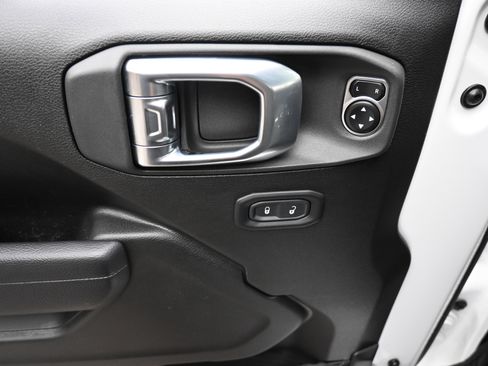 Used 2024 Jeep Gladiator Willys image 14