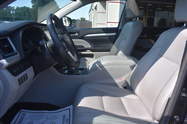 Used 2018 Toyota Highlander XLE FWD image 15