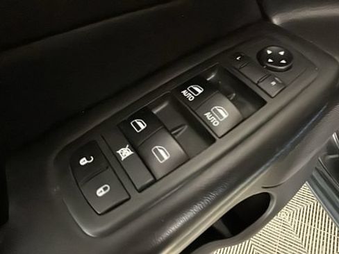 Used 2018 Jeep Grand Cherokee Laredo AWD/4WD image 10