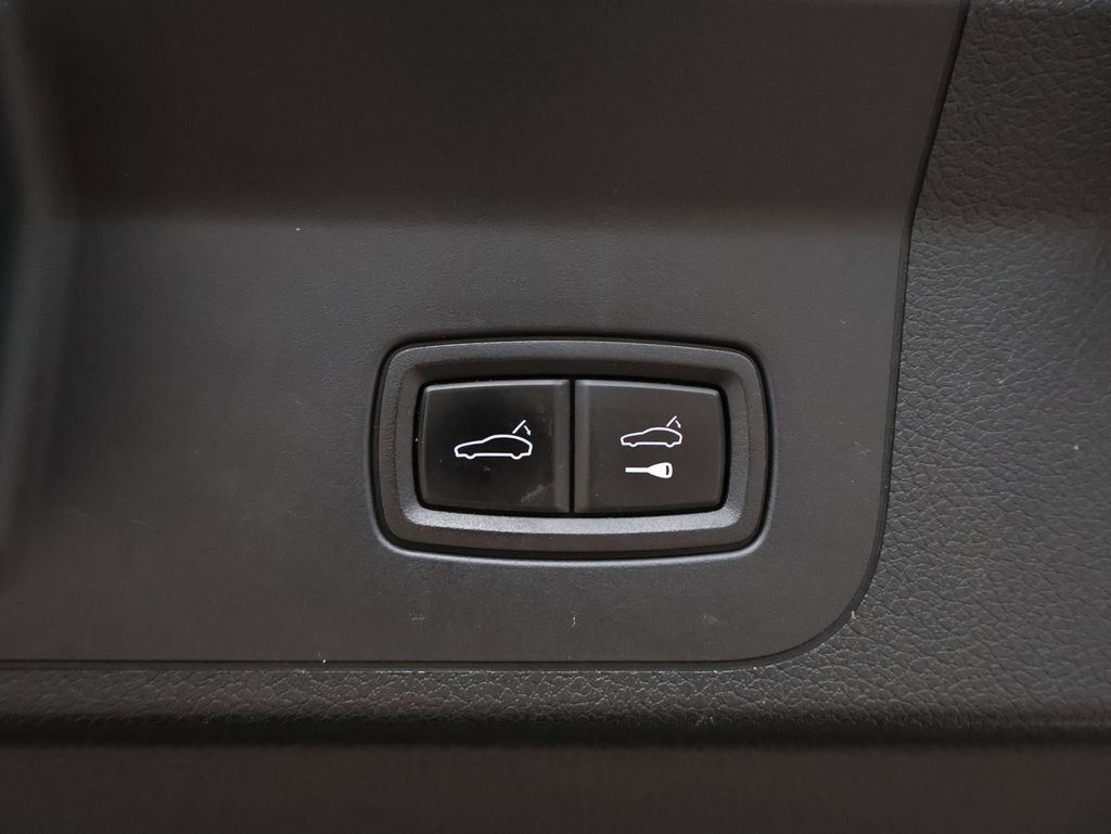 Used 2018 Porsche Panamera 4S AWD/4WD image 16