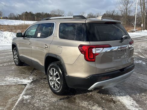Used 2023 GMC Acadia SLE w/ Driver Convenience Package image 3