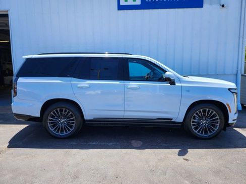 Certified 2026 Cadillac Escalade Platinum Sport w/ LPO, Floor Liner Package AWD/4WD image 6