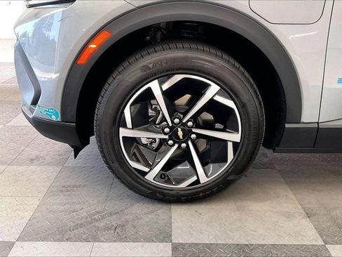 Used 2025 Chevrolet Equinox EV LT w/ Comfort Package AWD/4WD image 7