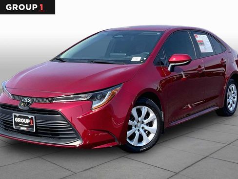 Used 2025 Toyota Corolla LE FWD image 1