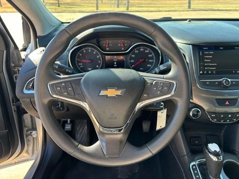 Used 2019 Chevrolet Cruze LT FWD image 12