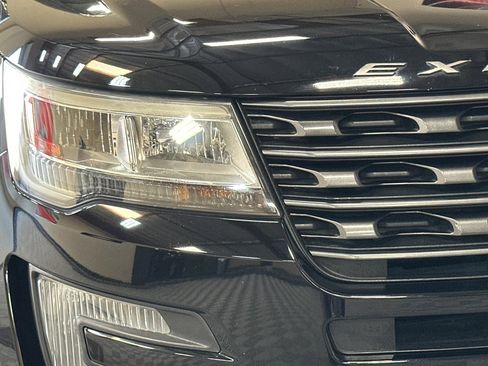Used 2017 Ford Explorer XLT w/ Equipment Group 202A FWD image 45
