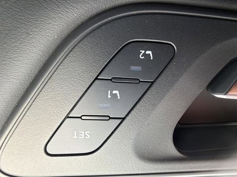 Used 2025 Nissan Rogue SL w/ SL Premium Package image 18