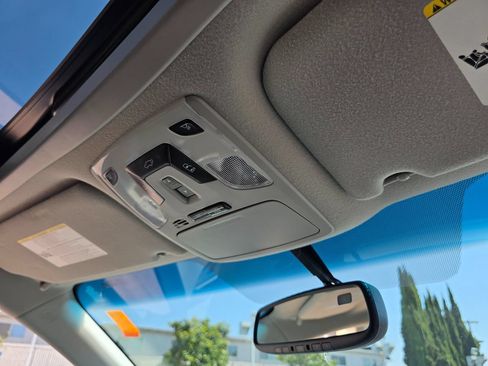 Used 2014 Toyota Sienna SE w/ SE Premium Package w/Entune FWD image 18