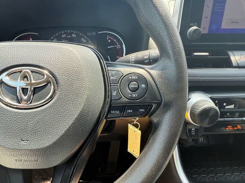 Used 2023 Toyota RAV4 LE AWD/4WD image 15