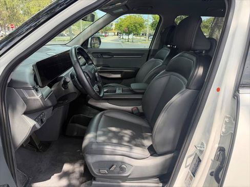 Used 2024 Kia EV9 Light Long Range RWD image 26