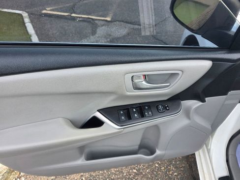 Used 2017 Toyota Camry LE image 15