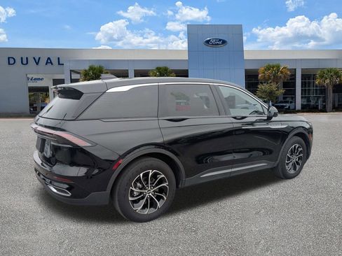 Used 2025 Lincoln Nautilus Premier AWD/4WD image 4